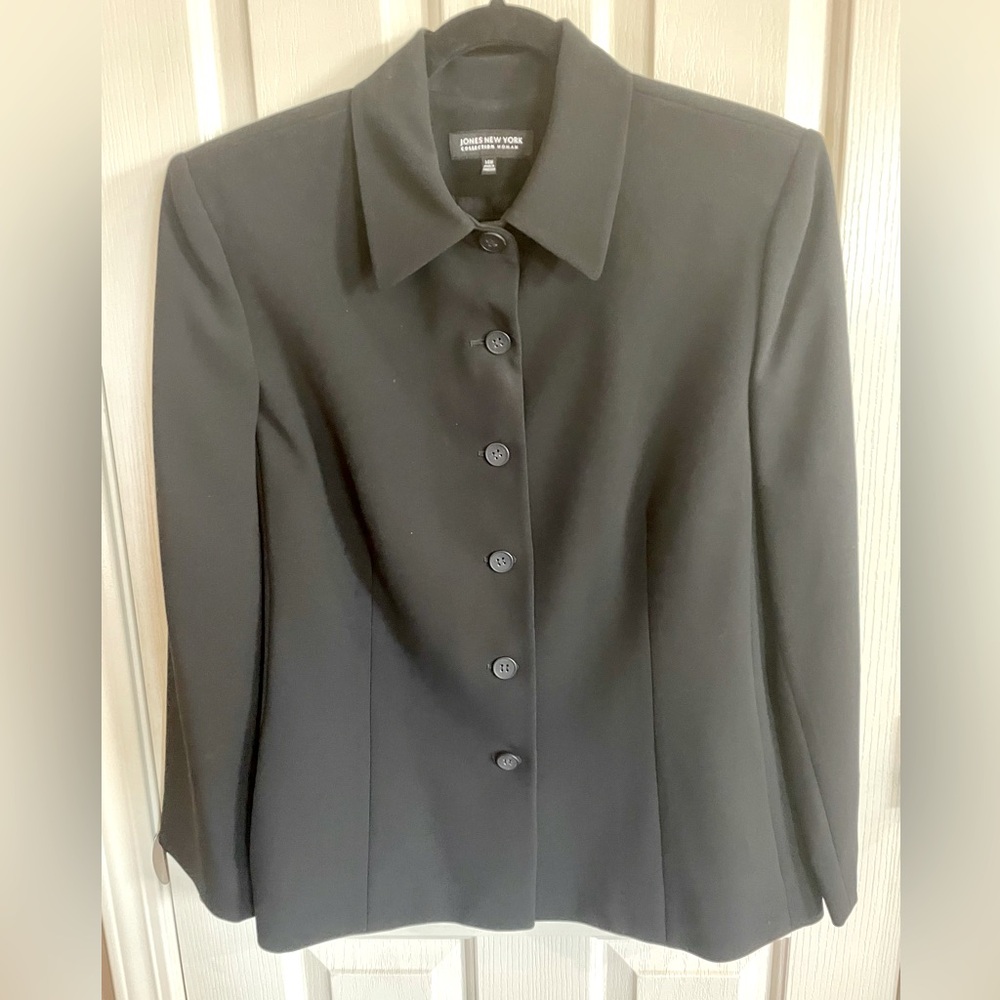 Jones New York Woman’s suit jacket black size 14W